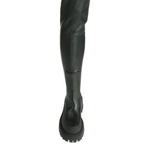 Knee boots